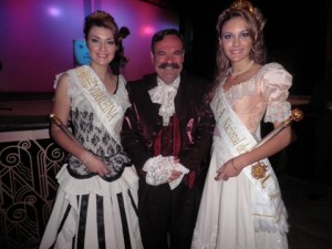 Reina y virreina de la Fiesta del Sol y el actor Edgardo Mendoza