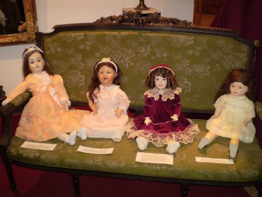 Sala principal, muñecas francesas y alemanas