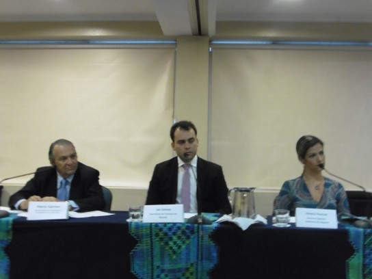 Alberto Fajerman, directivo de GOL, Jair Galvao, Secretario de Turismo Maceió y Helena Pontual, Asesora Especial del Gobierno de Alagoas