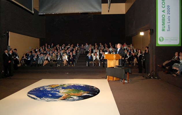 Al Gore, el ex vicepresidente de Estados Unidos, visitó San Luis, para dar una conferencia sobre el cambio climático.