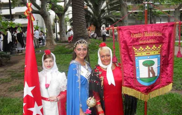 El Centro Madrileño de Rosario en la Fiesta de las Colectividades, organizada por el Ente Turístico Rosario (ETUR) y por la Asociación de Colectividades Extranjeras de Rosario