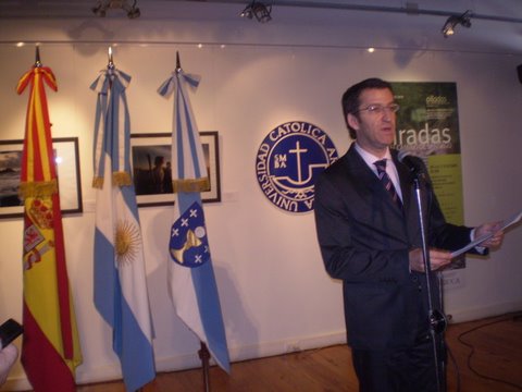 “Miradas en el Camino de Santiago”. Xacobeo 2010. Un camino rico, denso e inmenso; un camino simbólico que nos a lleva Galicia y al Xacobeo 2010.