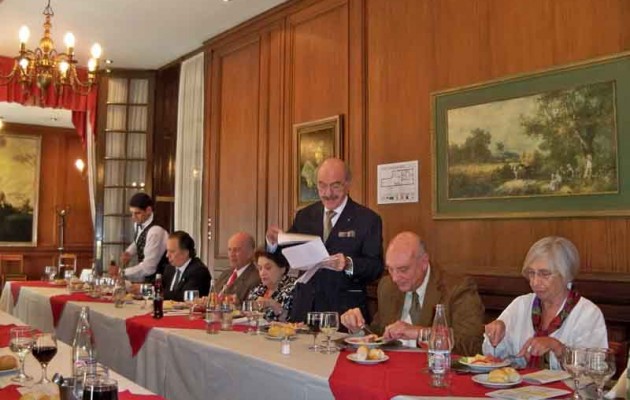 En la reunión del Rotary Club de Palermo, Washington Illescas se refirió a la educación y a la juventud en el mes de la alfabetización.