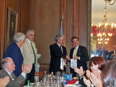 En la reunión del Rotary Club de Palermo, Antoine Thibaud presentó vinos de la bodega Ruca Malen