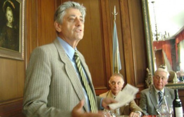En la reunión del Rotary Club de Palermo, el brigadier Eugenio Miari se refirió al conflicto de 1982 en las Islas Malvinas