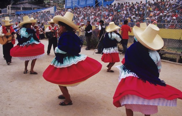 La Embajada de Perú  organiza actos en el mes del Bicentenario de la Patria