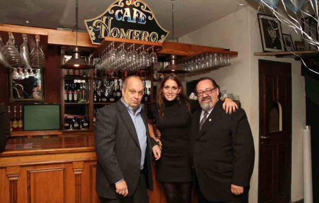 Rubén Juárez, el cantante de tangos, fue homenajeado en el café Homero