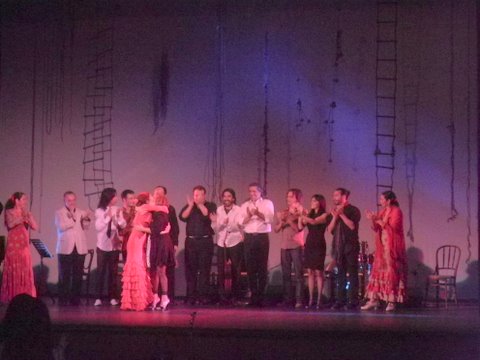 Saludo final del elenco de Atlántico Flamenco