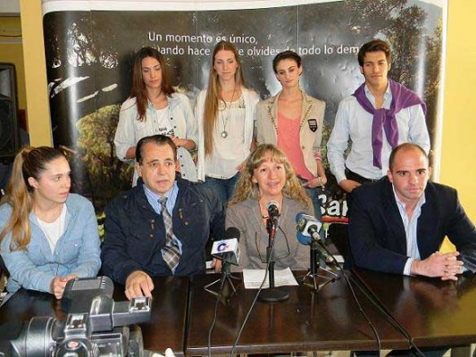 Maria Celia Sánchez, coordinadora del Ministerio de Turismo, Las Culturas y Deporte, y Héctor Vidal Rivas,. BAAM Argentina Fashion Week