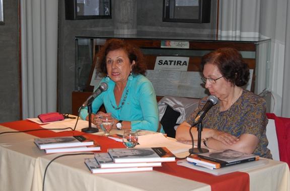 Adriana Ortiz Suárez, Jefa del Programa San Luis Libro y .la doctora en Historia de la Universidad del Salvador Teresa Fernández Bengoechea