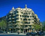 Antoni Gaudí creó la Casa Milà “La Pedrera” de arquitectura expresionista