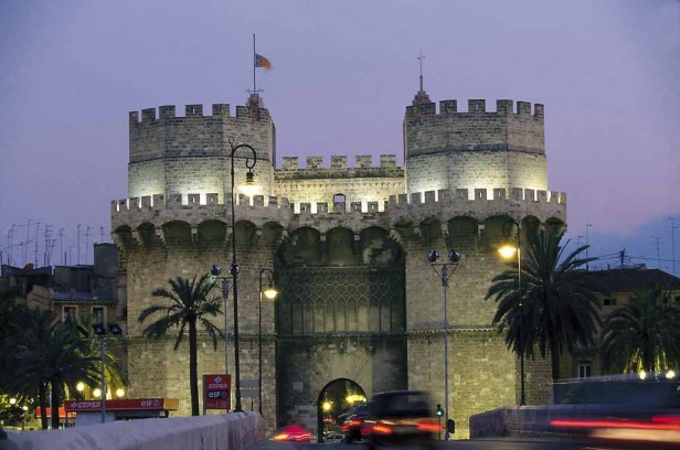 TORRES DE SERRANO (VISTA NOCTURNA) - Valencia