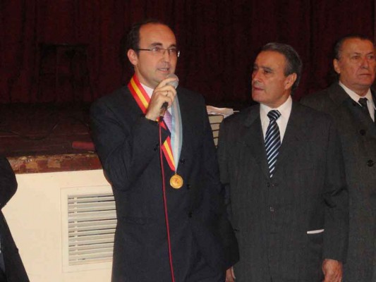 Julio Olmos, Consejero de Empleo y Seguridad Social de la Embajada de España, Pedro Bello, Presidente de la Federación de Sociedades Españolas, Manuel Padorno, Presidente de la Asociación Patriótica Española