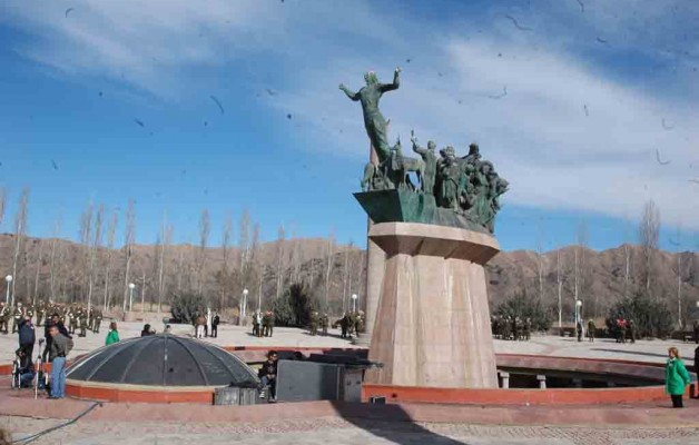 El Monumento al Pueblo Puntano de la Independencia es una  obra arquitectónica y escultórica dedicada al pueblo de San Luis