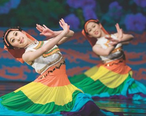 Shen Yun la compañía de danza china inició su gira mundial en la calle Corrientes
