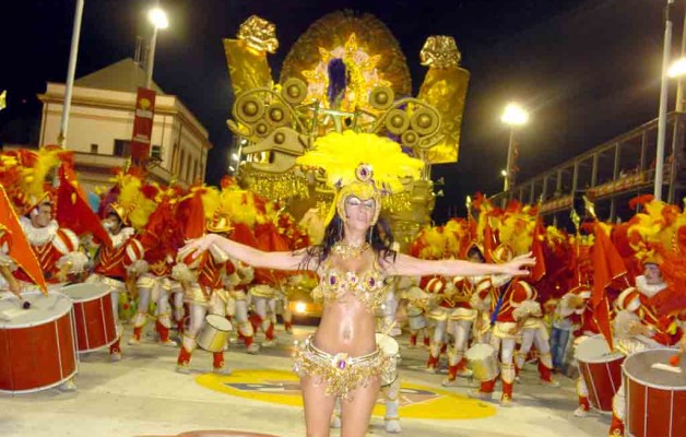 Los Carnavales de Entre Ríos atraen por el despliegue de sus carrozas