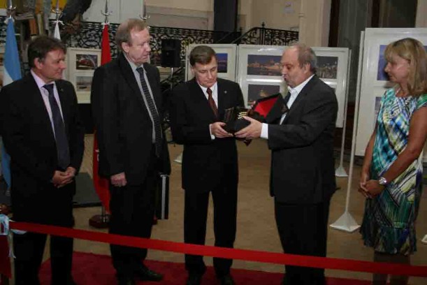 Hernán Lombardi y la inauguración de la muestra San Petesburgo. La ciudad de las noches blancas