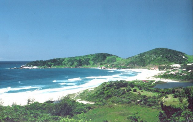 Praia do Rosa es una de las playas más exclusivas de Brasil