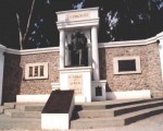 El seminario “Sobre tumbas y héroes” se dictará en el Centro Universitario de Estudios