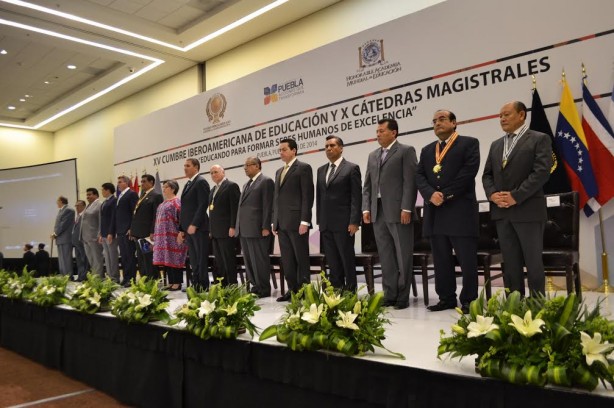 Autoridades gubernamentales de Puebla (México) y los presidentes de las distintas Asociaciones iberoamericanas dan comienzo a la XV Cumbre de Educación Mundial