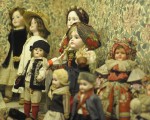 La muestra de muñecas antiguas se exhibe en la Casa Fernández Blanco