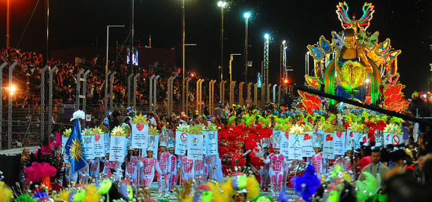 En el Carnaval de Río en San Luis, la alegoría  “Actitud Saludable”, expresó el cuidado del medioambiente