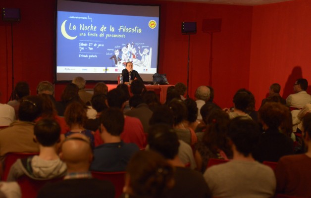 La Noche de la Filosofía, se realizó en el Centro Cultural San Martín