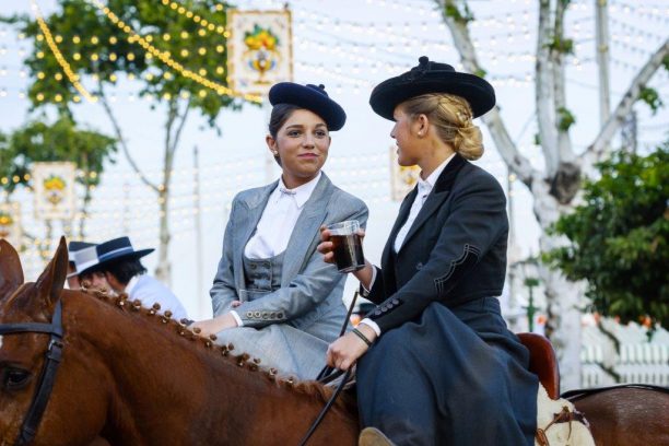 Dos Amazons en abril de feria de Sevilla, España