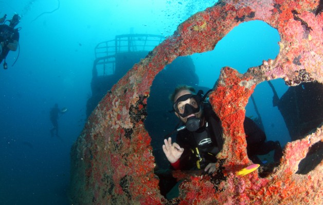 El buceo en Porto de Galinhas permite explorar buques hundidos