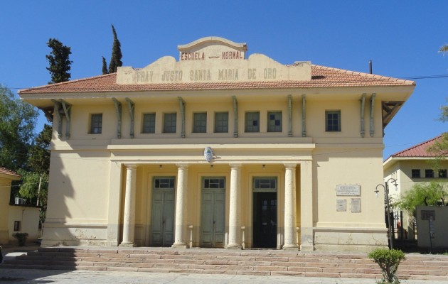 La Escuela Normal Superior «Fray Justo Santa María de Oro» recibirá la Bendición Papal, en su nuevo aniversario