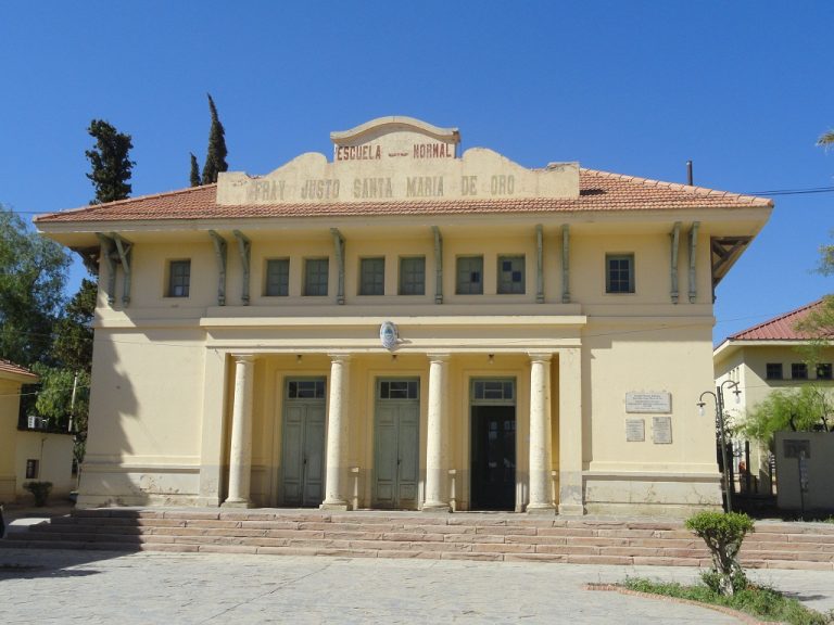 Escuela Normal Superior "Fray Justo Santa María de Oro"