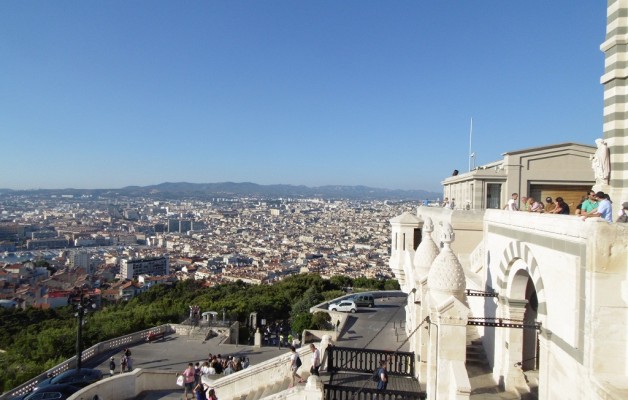 Le petit train, un paseo distinto por Marseille para llegar a Notre Dame de la Garde