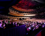 El Teatro del Bicentenario atrae a miles de turistas que llegan a San Juan