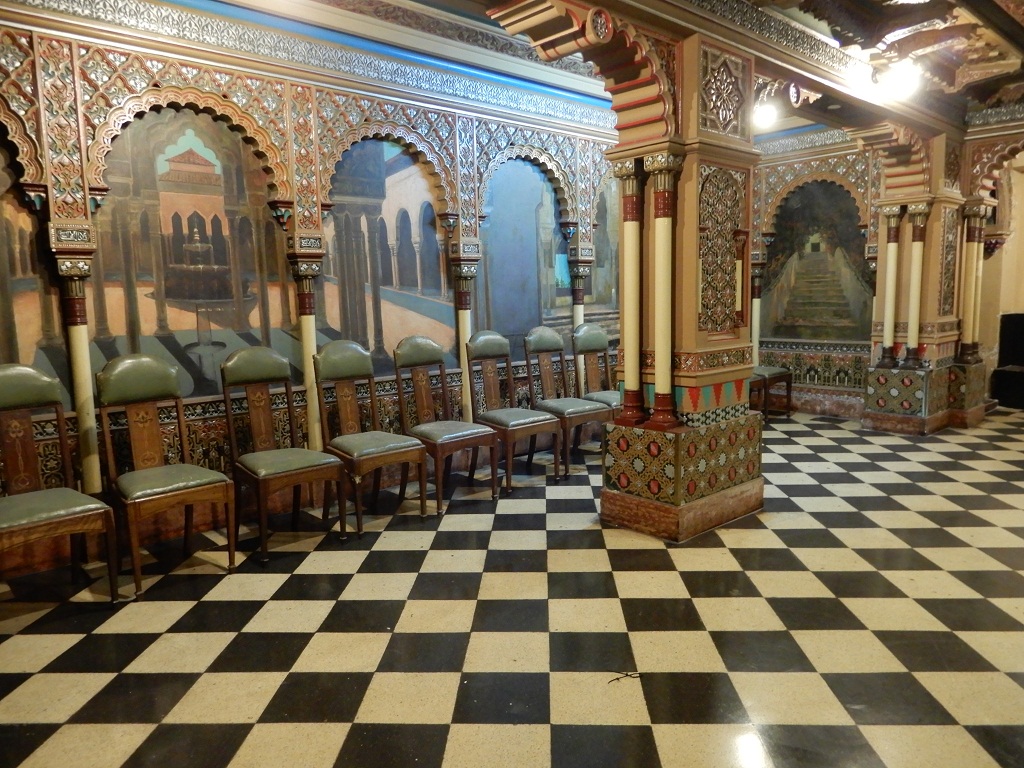 El Club Español recupera su brillo de antaño con la restauración del Salón  de la Alhambra