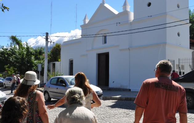 El destino Merlo ofrece una variante que el turista disfruta en los recorridos:  el circuito religioso.
