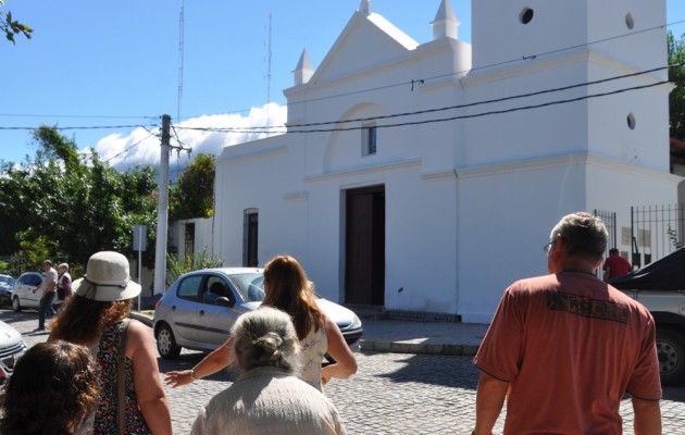 El destino Merlo ofrece una variante que el turista disfruta en los recorridos: el circuito religioso.