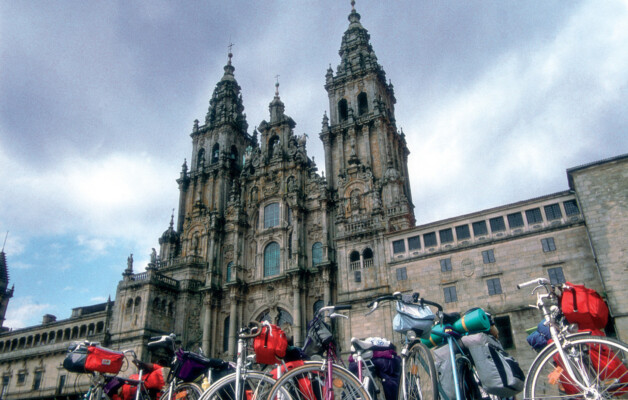El Camino Francés en bicicleta, un recorrido inolvidable hacia la Catedral de Santiago de Compostela