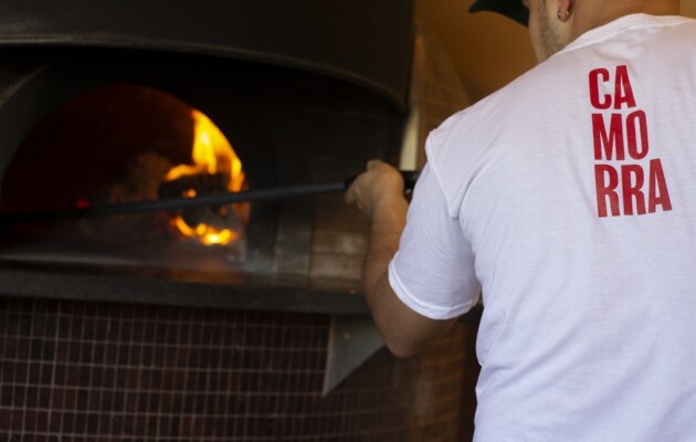 “Camorra”, la pizza napoletana, llega a Nordelta bajo la asesoría de Scuola Pizzaioli