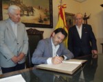 Antonio Rodríguez Miranda firmó el Libro de Oro del Club Español de Buenos Aires